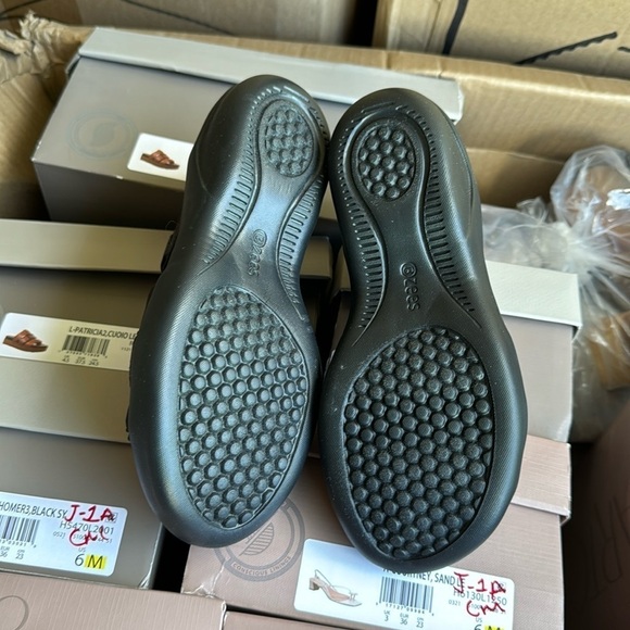 BZEES Chance Washable Strappy Sandals - Picture 3 of 7